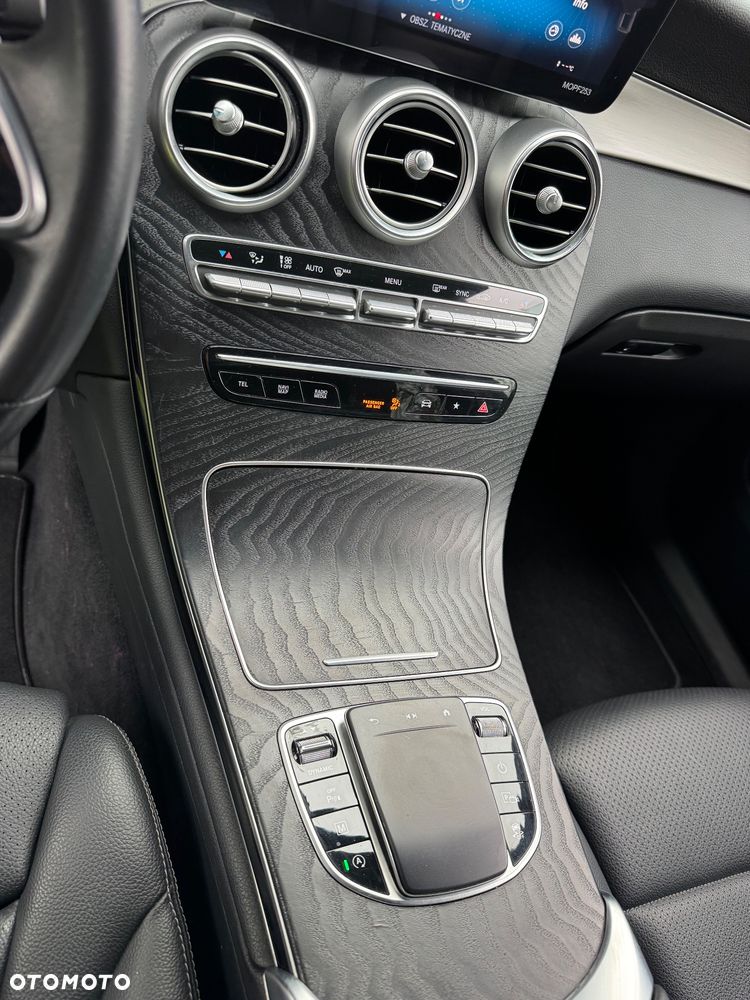 Mercedes-Benz GLC 300 4Matic 9G-TRONIC Exclusive - 26