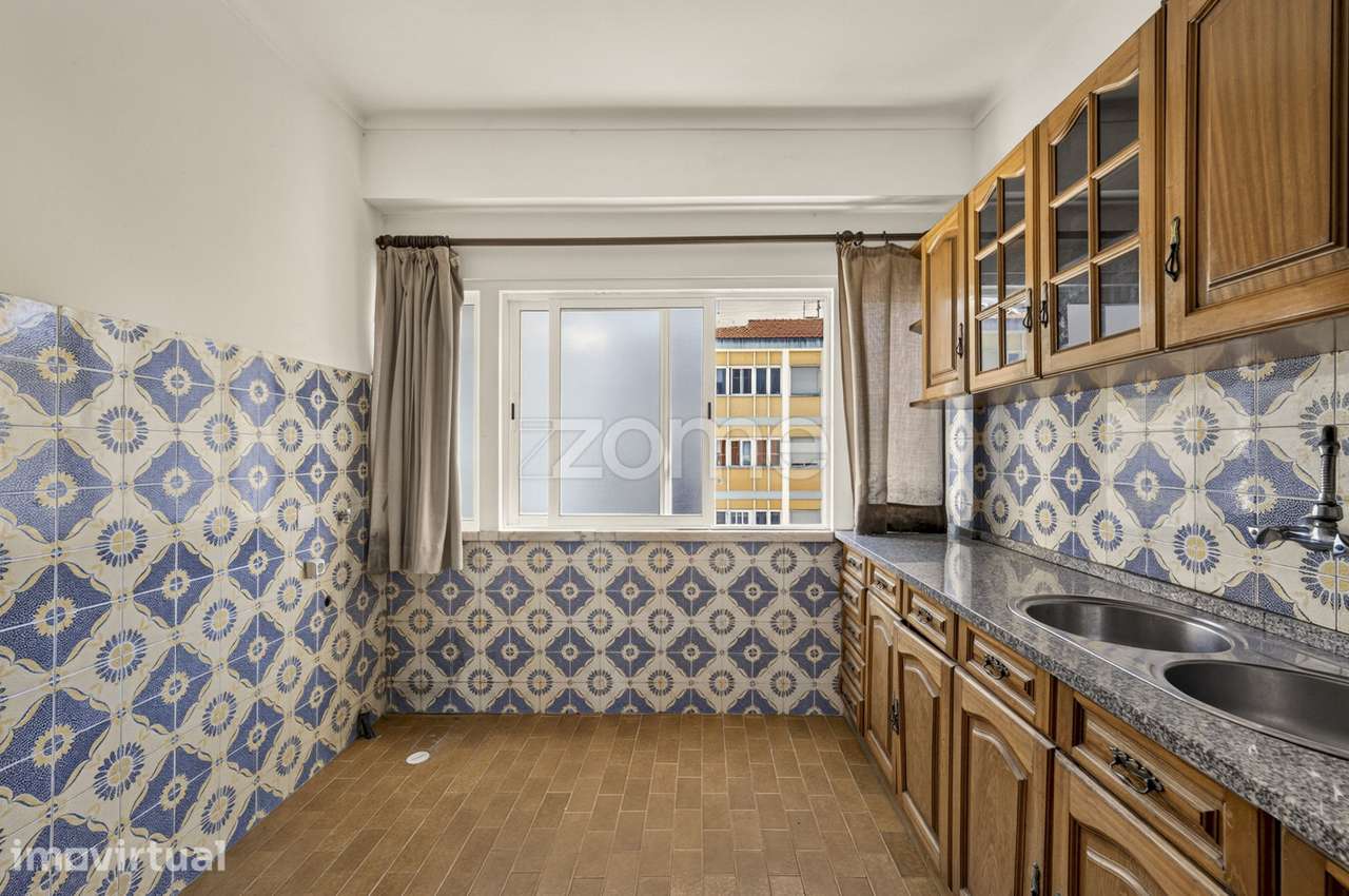 Apartamento T2 no centro do Cacém c/box - Grande imagem: 2/23