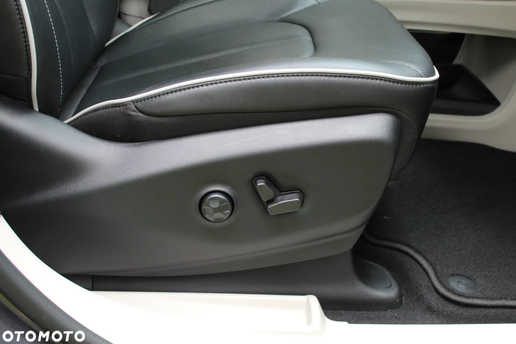Chrysler Pacifica - 36