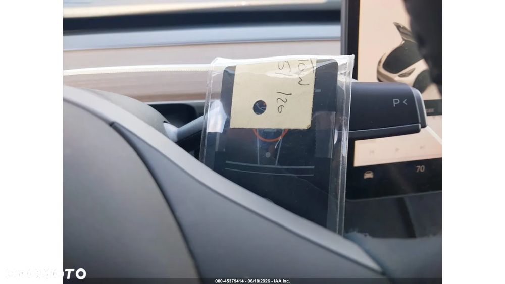 Tesla Model Y Performance AWD - 13