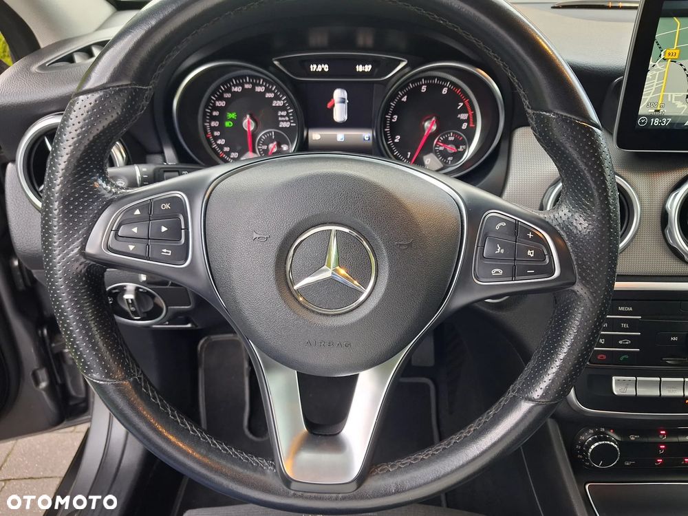 Mercedes-Benz GLA 180 AMG Line - 34