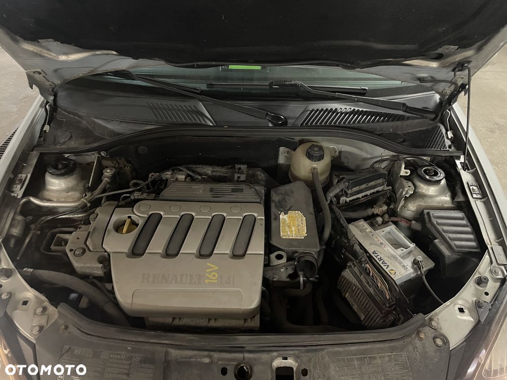 Renault Clio 1.4 16V Privilege - 14