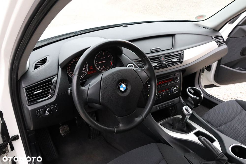 BMW X1 sDrive18d xLine - 23