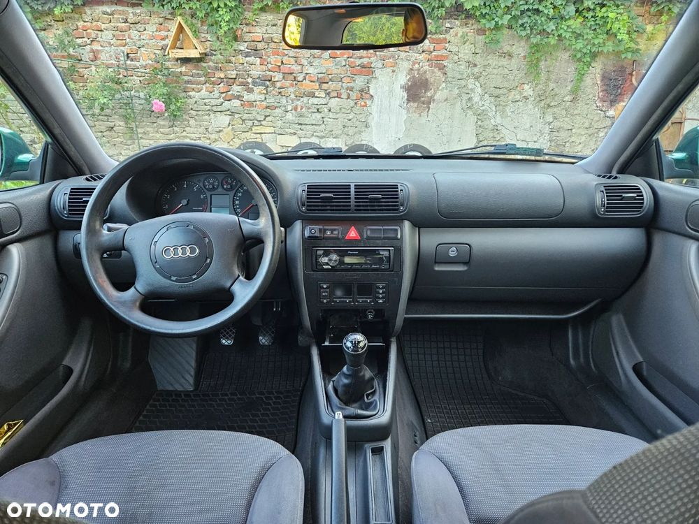 Audi A3 3-drzwiowe 1.6 Ambiente - 31