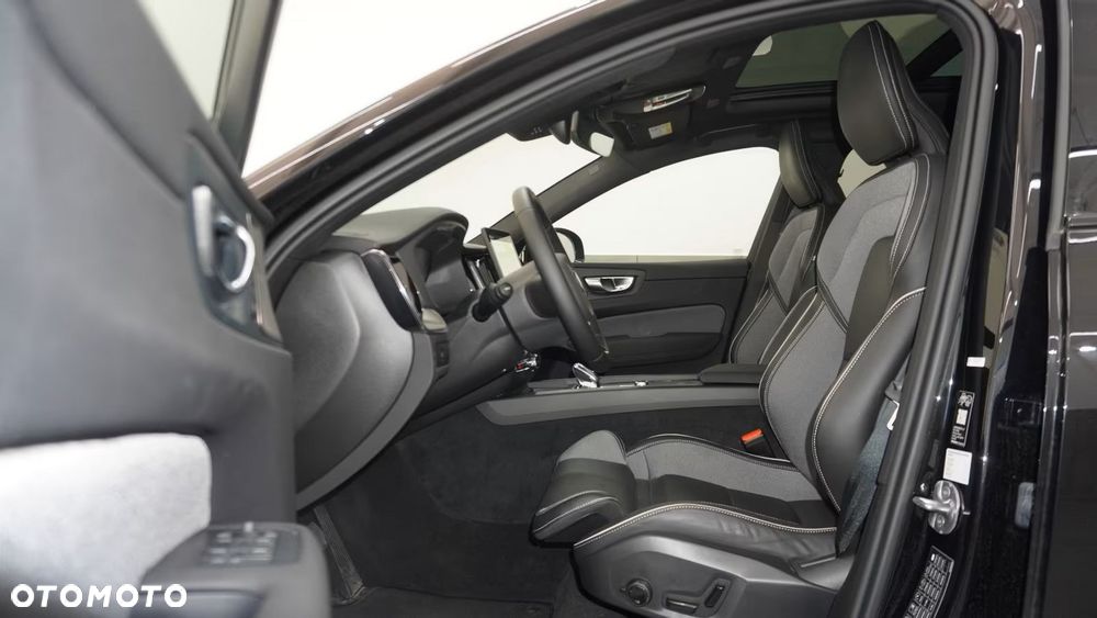 Volvo XC 60 B5 B AWD Ultra Black Edition - 11