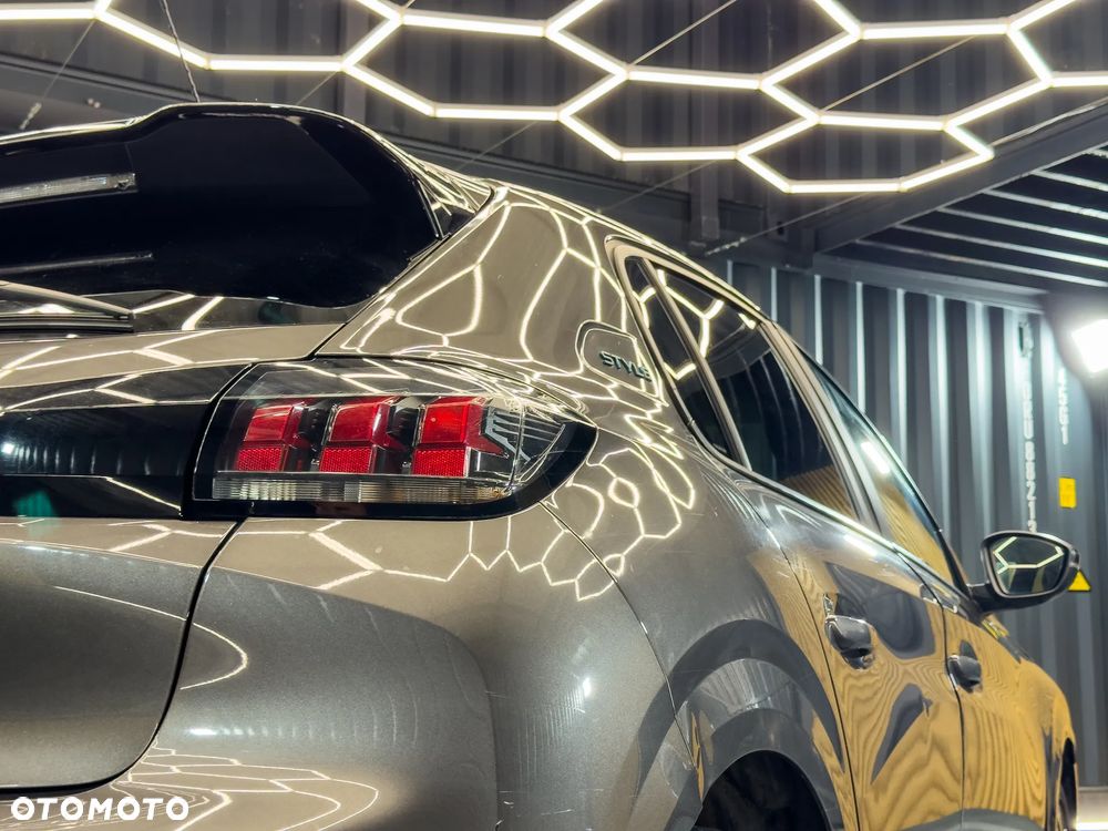 Peugeot 208 1.2 PureTech Active S&S EAT8 - 8