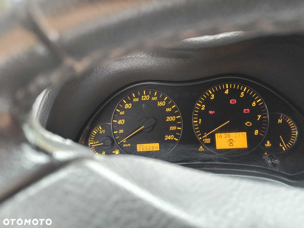 Toyota Avensis - 5