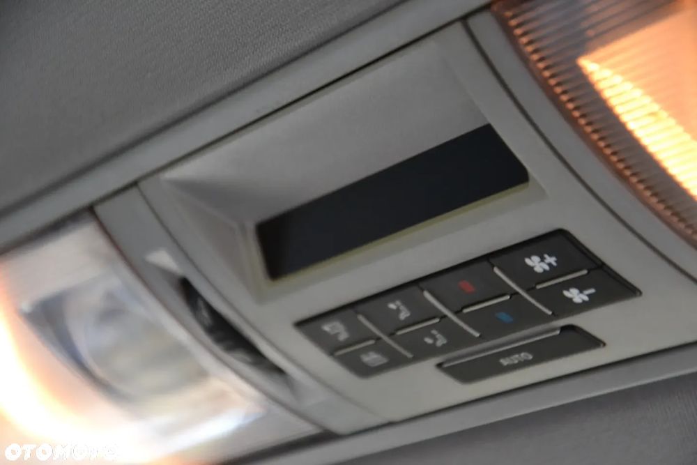 Volkswagen Caravelle BiTDI L2 Comfortline - 9