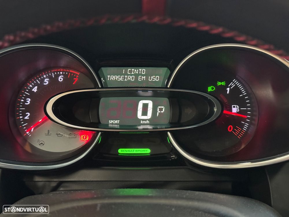 Renault Clio TCe 220 EDC R.S. Trophy - 25