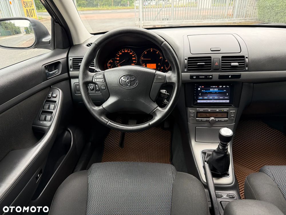 Toyota Avensis 2.0 D-4D - 29