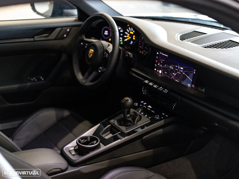 Porsche 911 (992) - 32