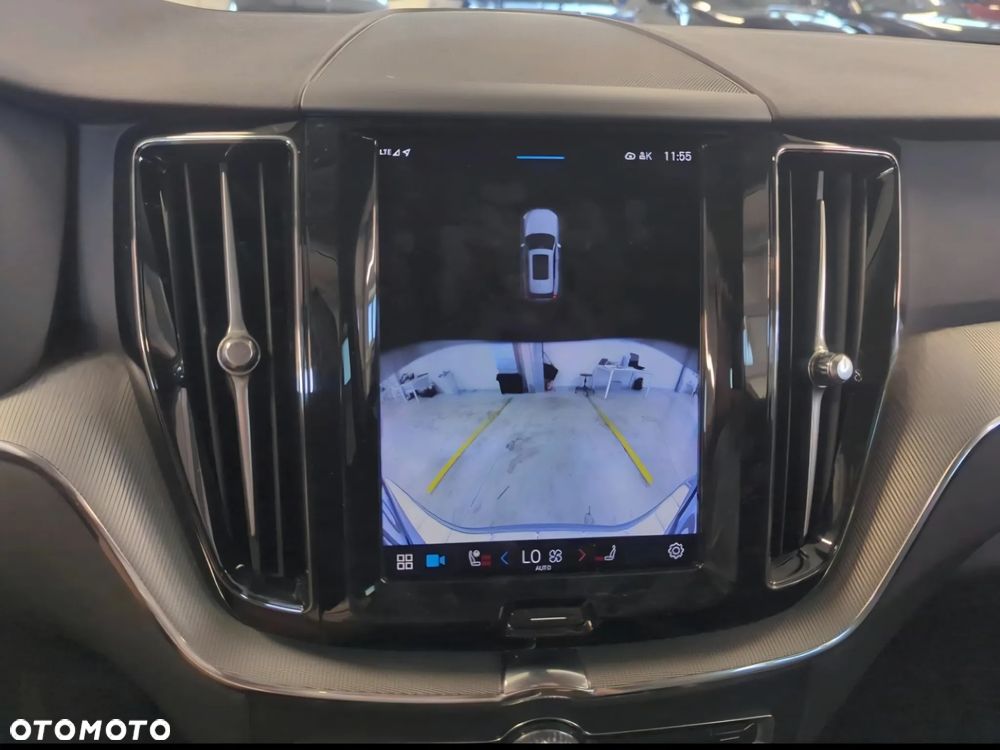 Volvo XC 60 B4 B Plus Dark - 18