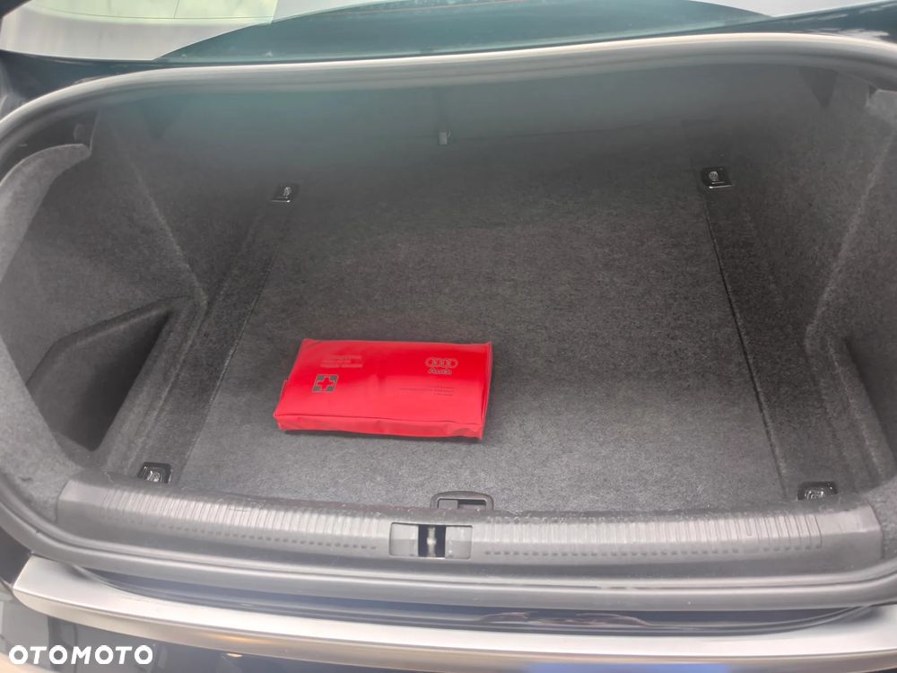 Audi A4 Limousine - 15