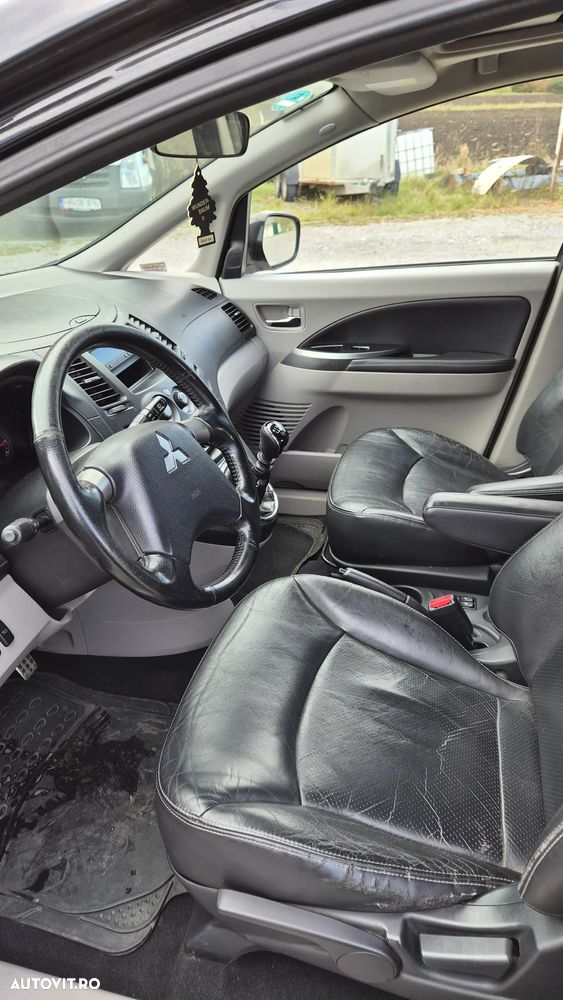 Mitsubishi Grandis 2.0 DI-D 6-Sitzer Intense - 6