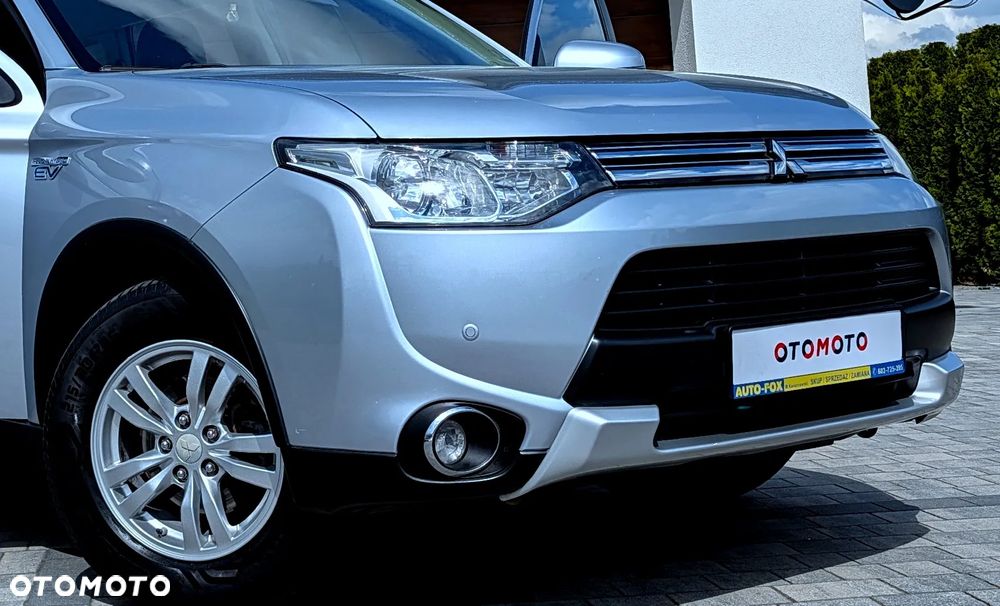 Mitsubishi Outlander Instyle NAVI + - 23