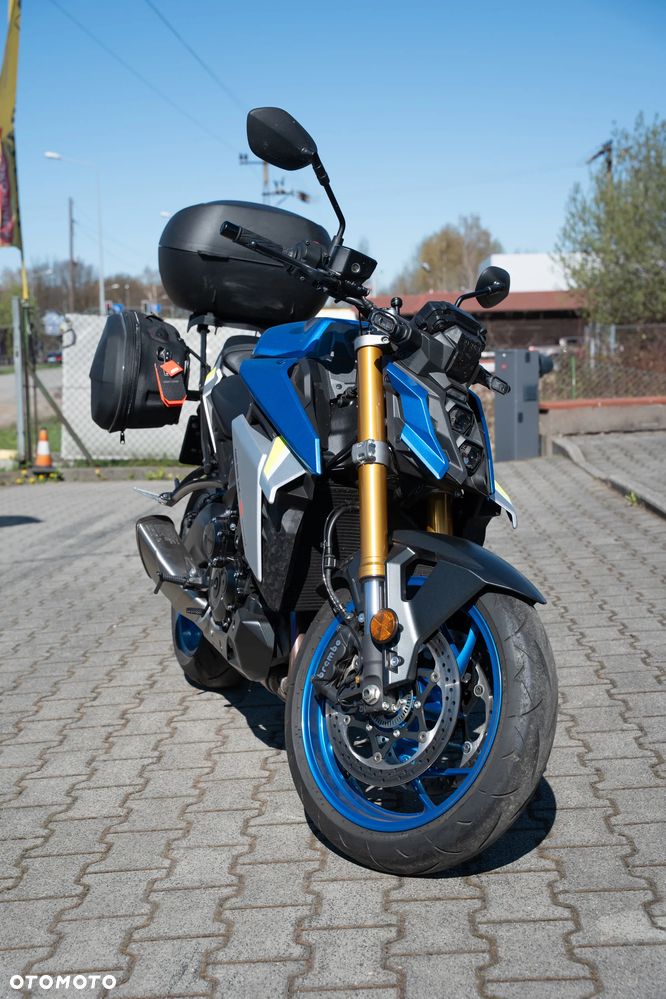 Suzuki GSX - 11