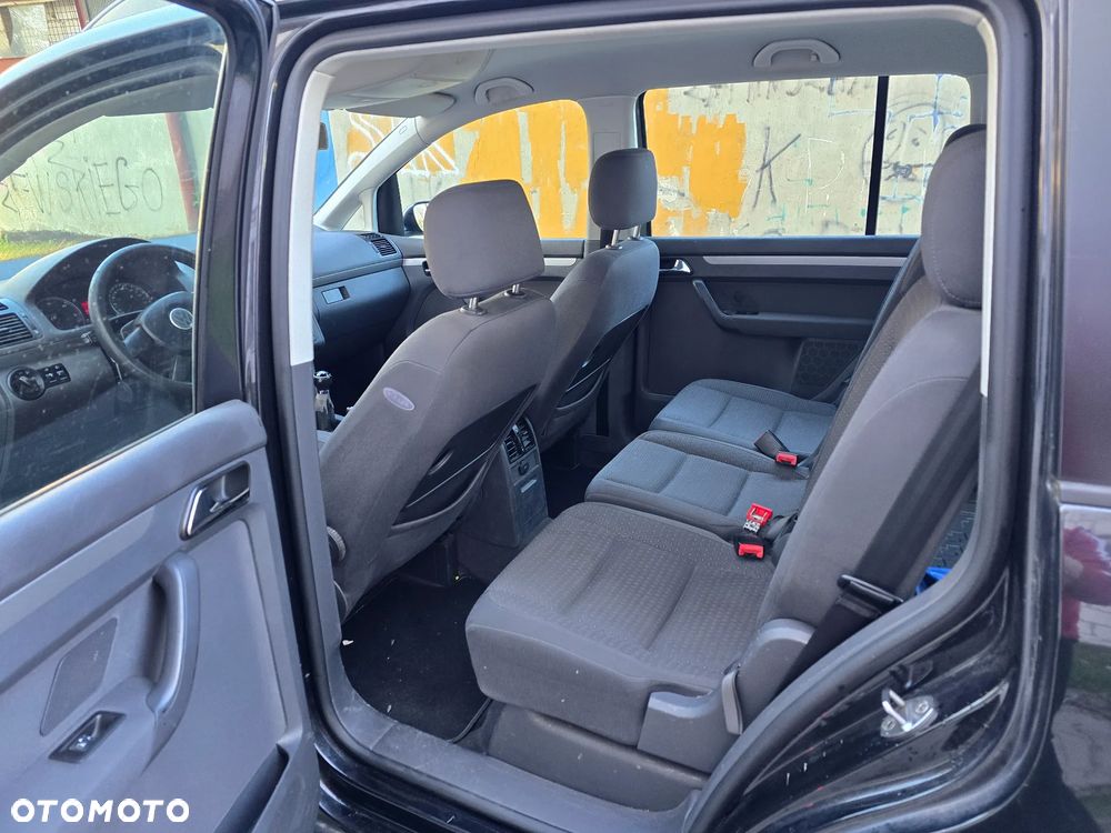 Volkswagen Touran - 14