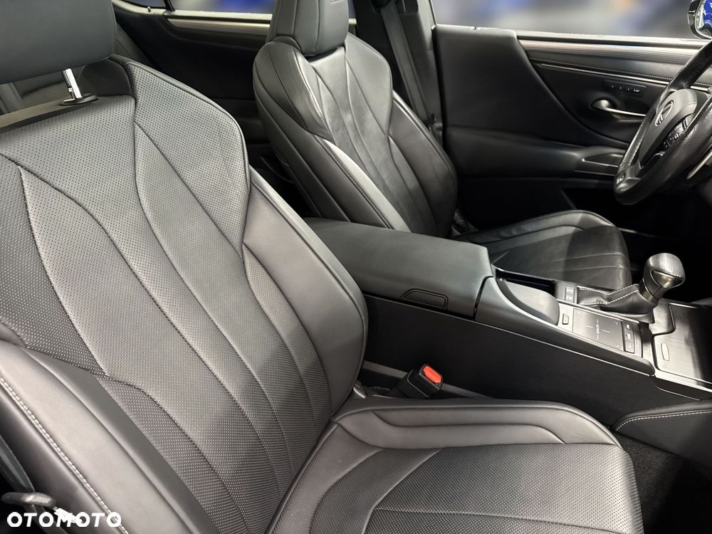 Lexus ES 300h F Sport Edition - 27