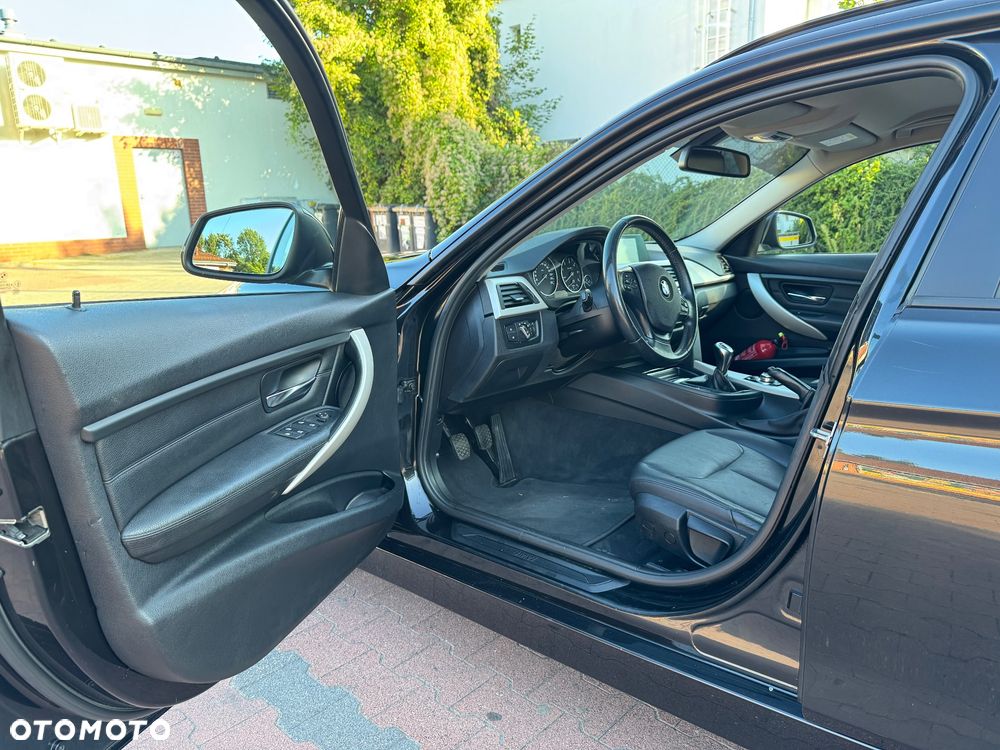 BMW Seria 3 318d Blue Performance - 13
