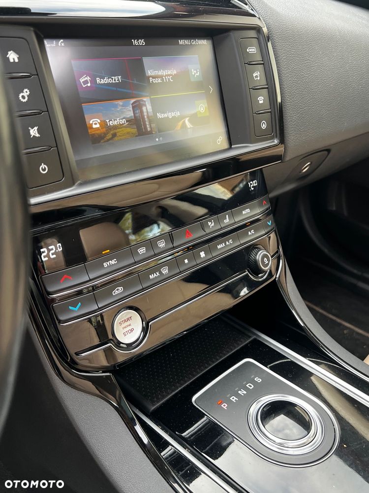 Jaguar XE - 8