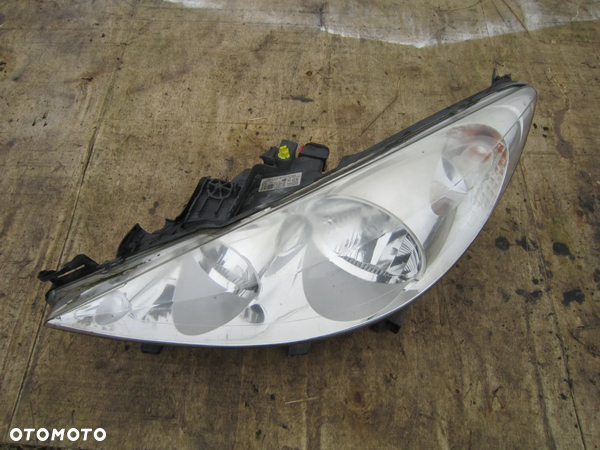 Lampa przód przednia lewa Peugeot 207 Anglik