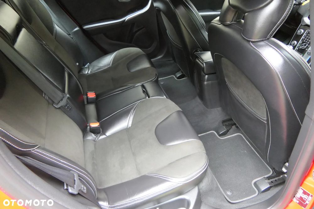 Volvo V40 D2 Drive-E R-Design Momentum - 21