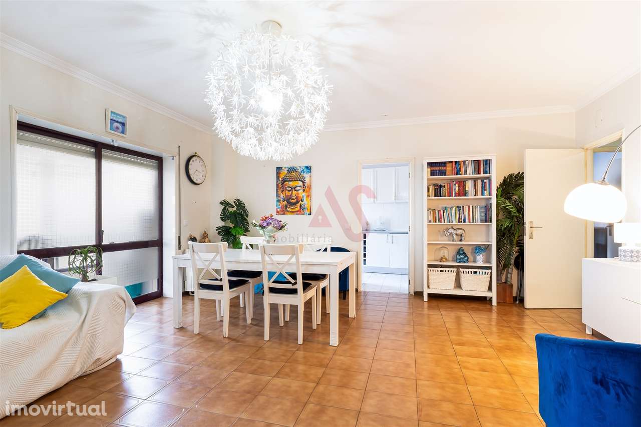 Apartamento T2+1 com varanda e terraço a 450m da praia | Praça João XX - Grande imagem: 4/27