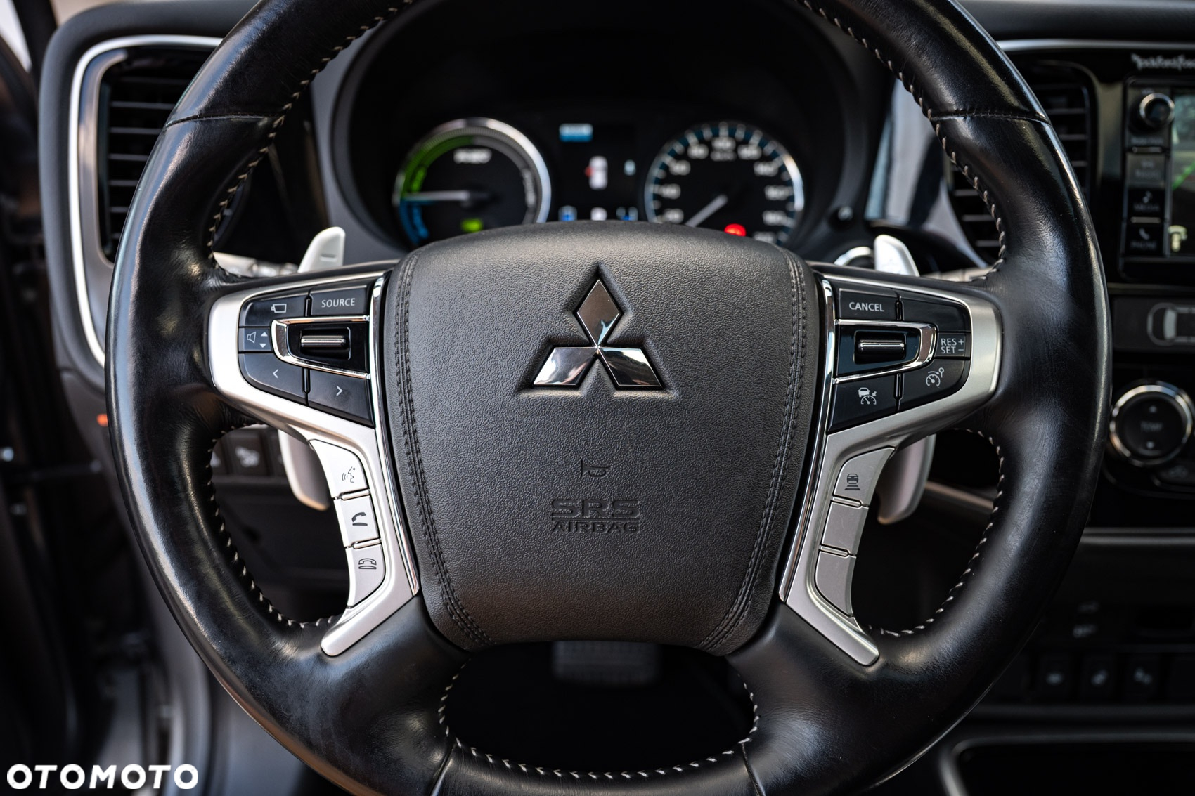 Mitsubishi Outlander PHEV Intense + - 12