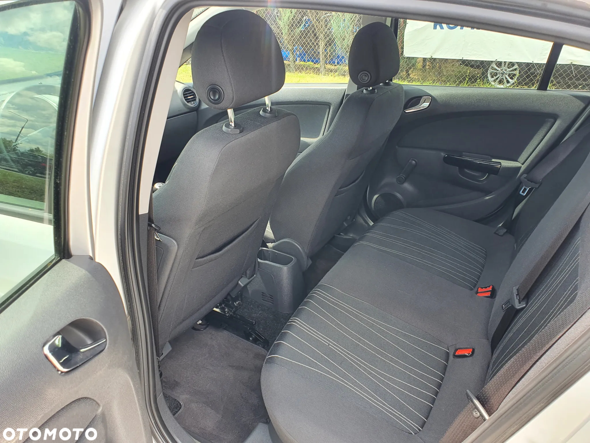 Opel Corsa 1.2 16V Enjoy - 10