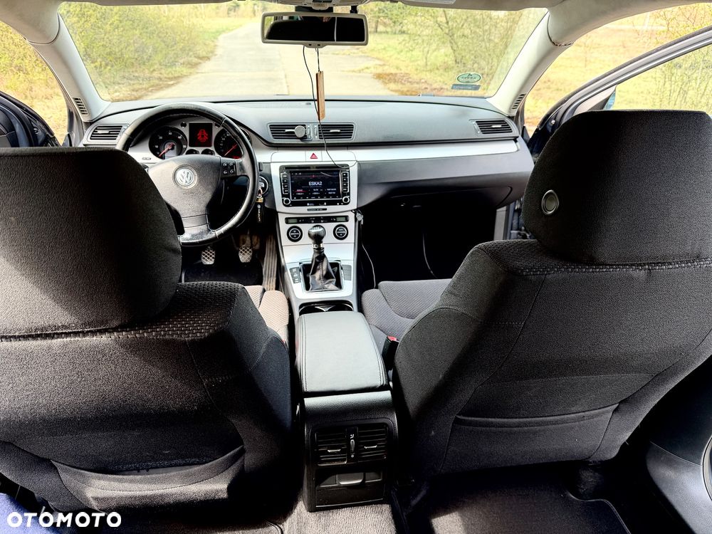 Volkswagen Passat 2.0 TDI Highline - 22