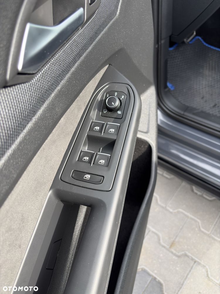 Volkswagen Golf 1.5 eTSI mHEV R-Line DSG - 17