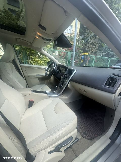 Volvo XC 60 2.4D AWD Momentum - 6
