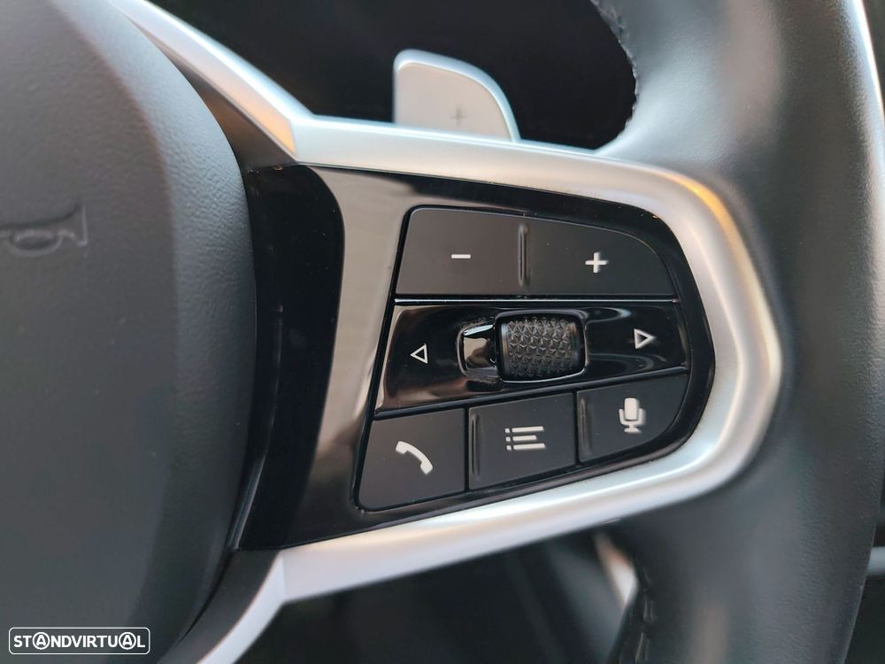 BMW 320 d Pack Desportivo M Auto — fotografia 19