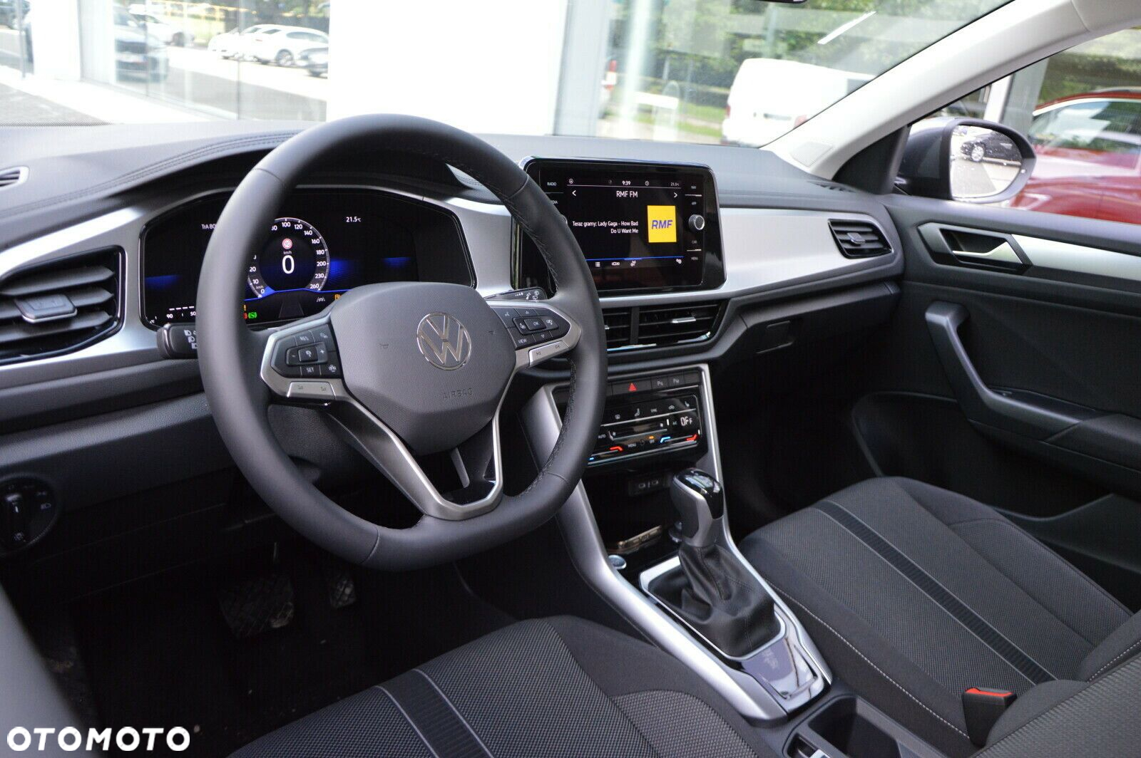 Volkswagen T-Roc - 10