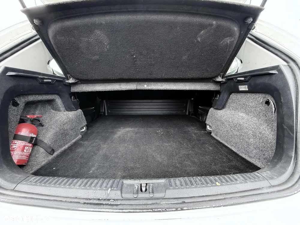 Volkswagen POLO - 11