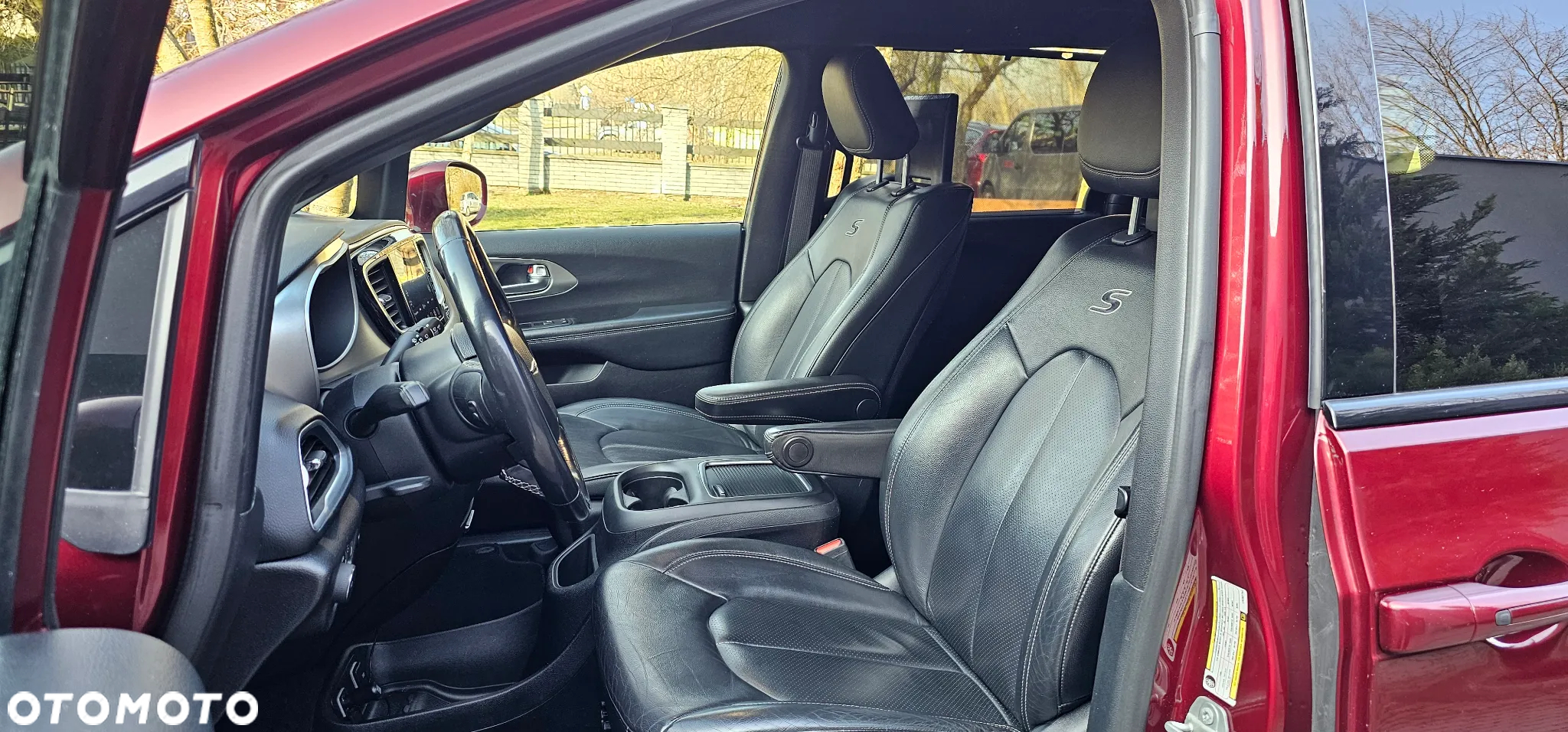 Chrysler Pacifica - 11
