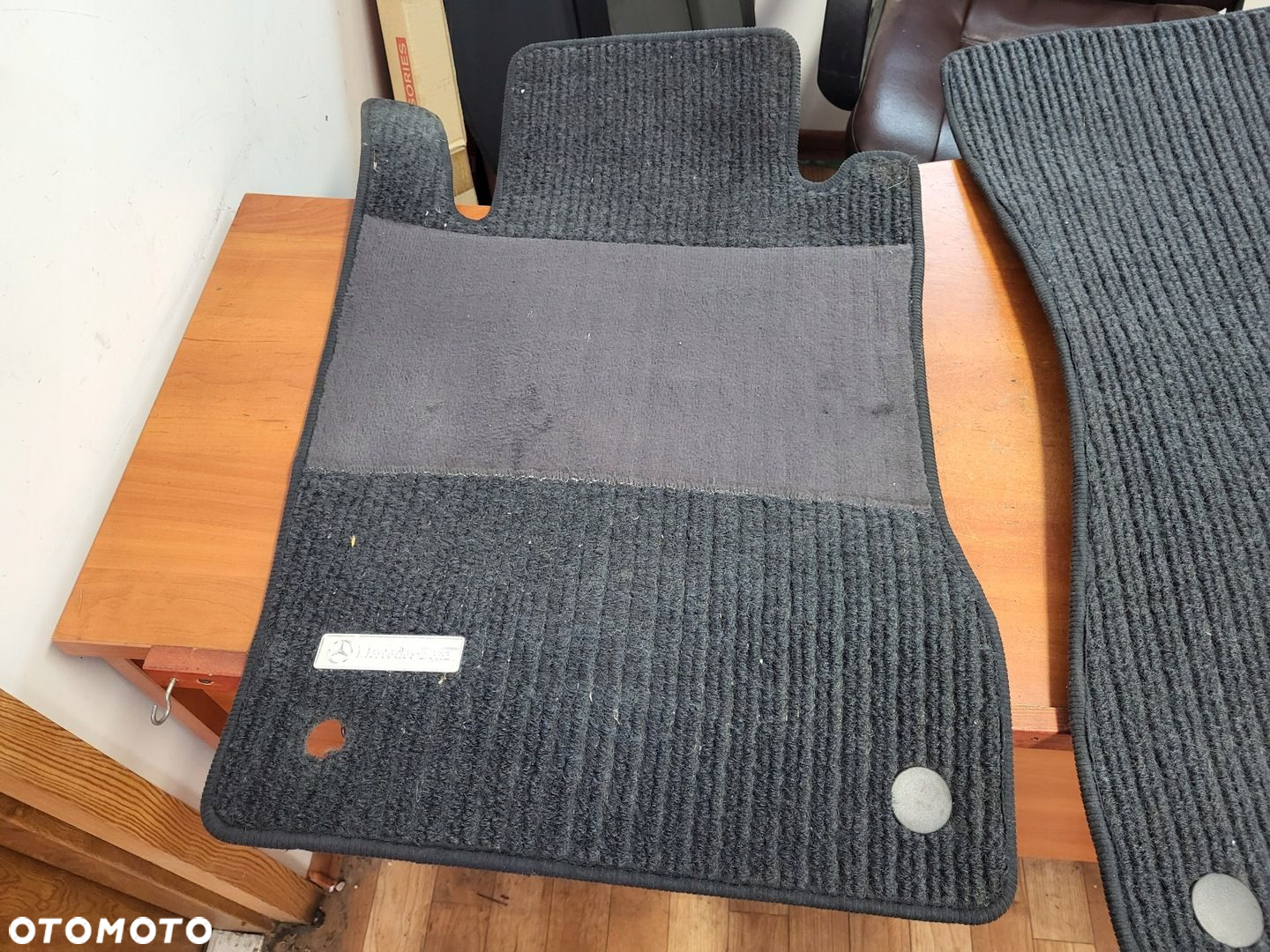 DYWANIKI WELUROWE PRZÓD MERCEDES E KLASA W211 ORYGINAŁ - 2