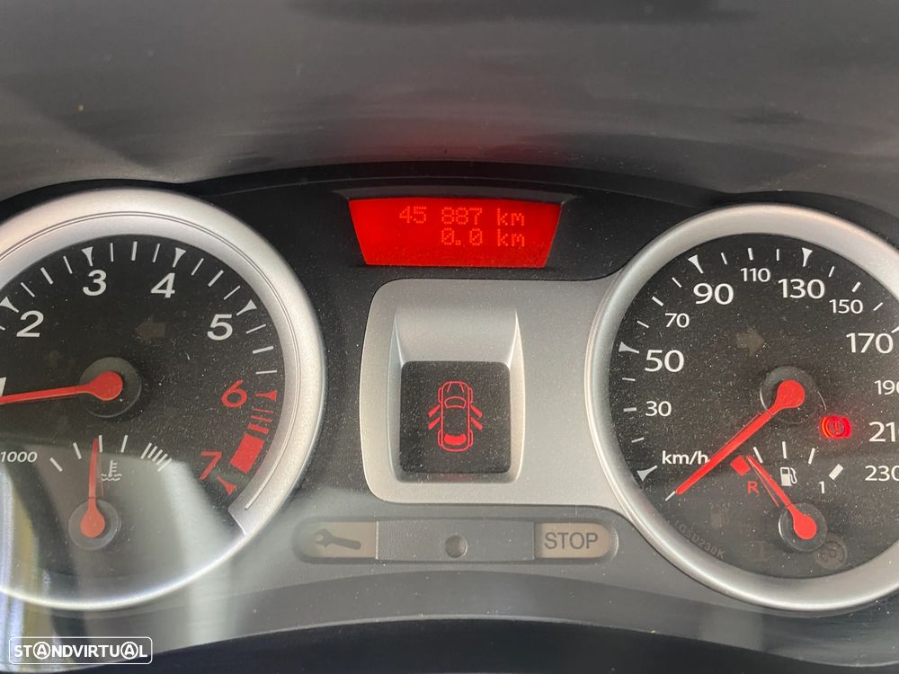 Renault Clio 1.2 TCE Dynamique S - 30