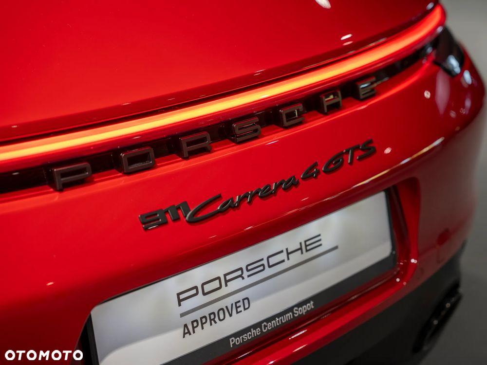 Porsche 911 Carrera 4 GTS - 15