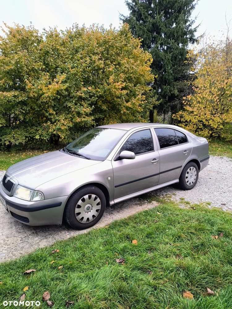 Skoda Octavia 1.6 Tour - 1