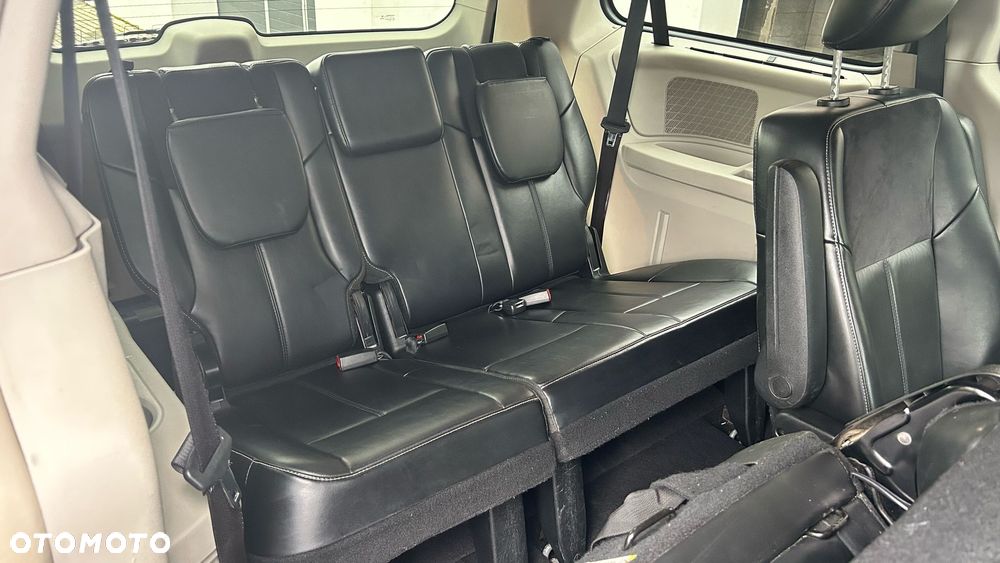Chrysler Town & Country 3.6 Limited - 8