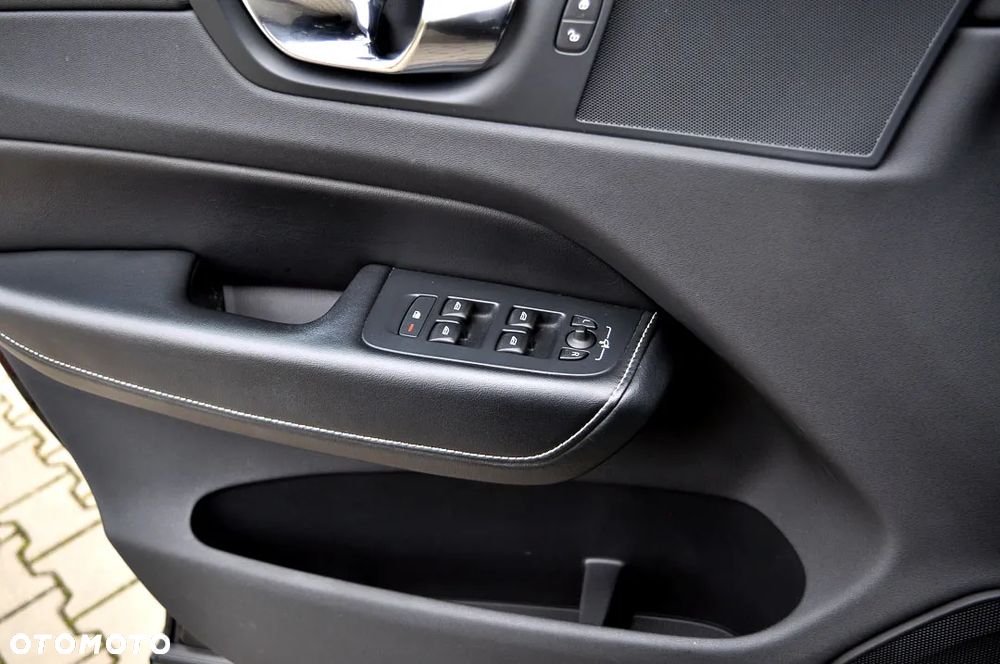 Volvo XC 60 D4 R-Design - 30