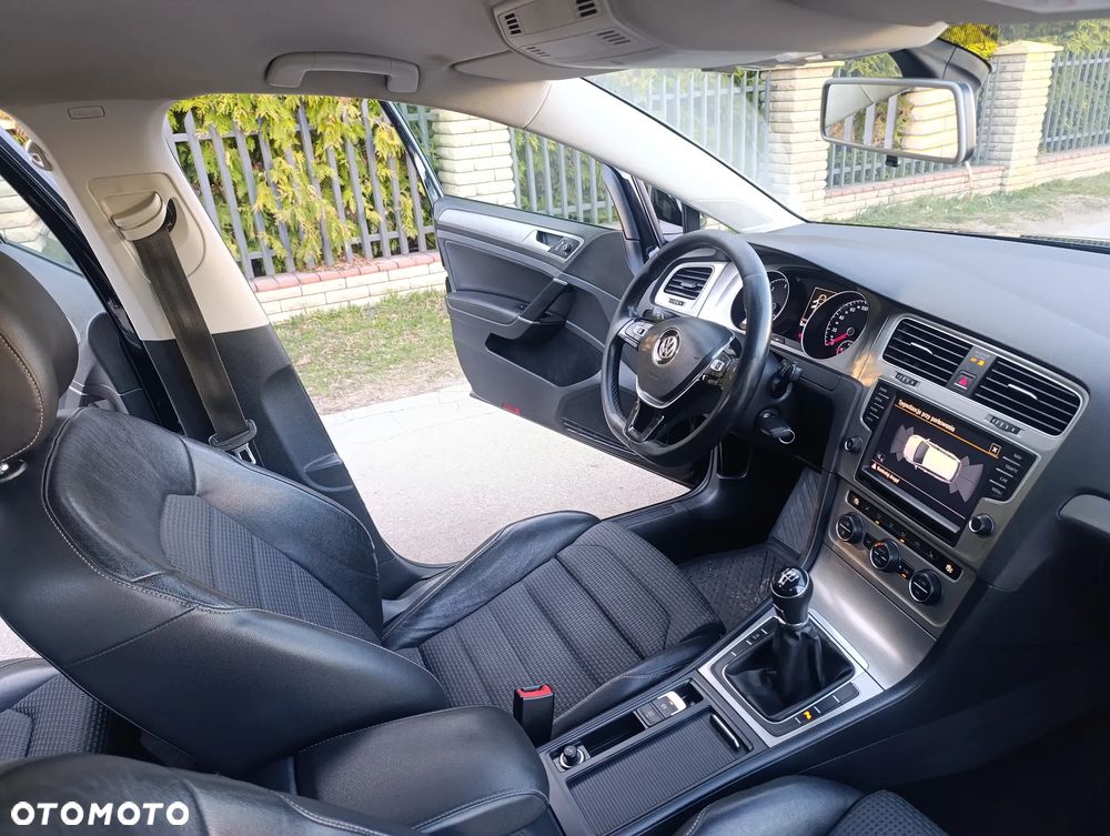 Volkswagen Golf 1.6 TDI BlueMotion Technology Comfortline - 24