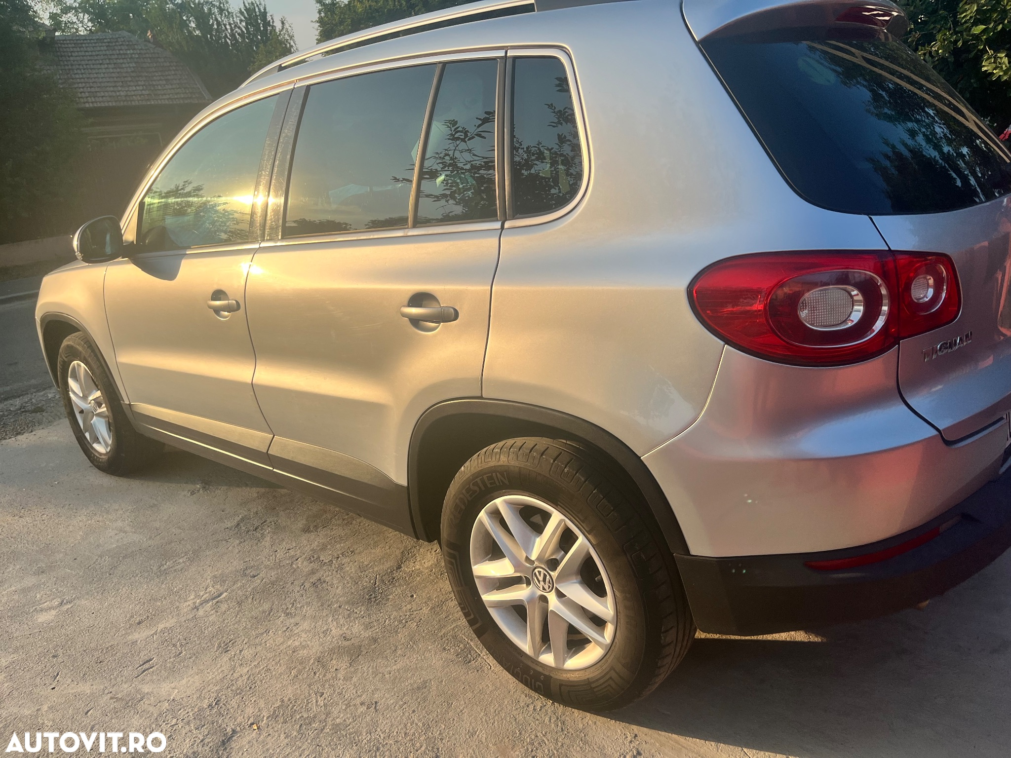 Volkswagen Tiguan - 9