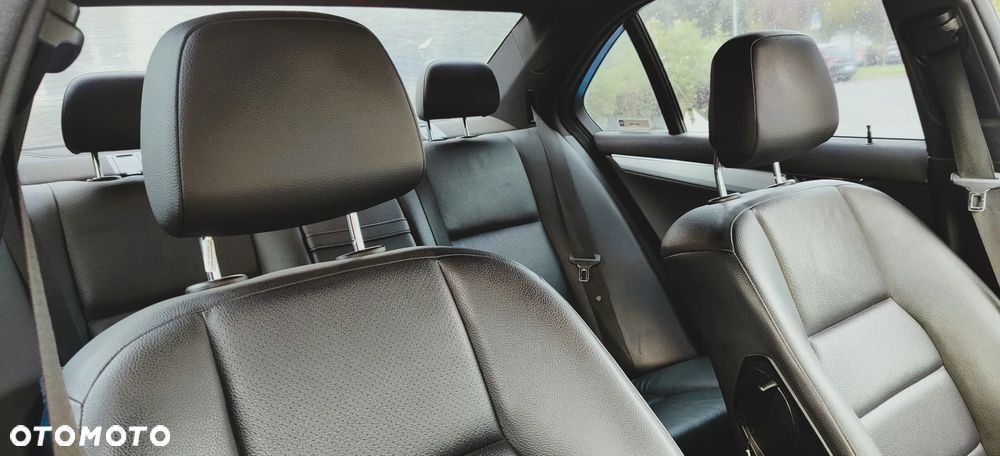 Mercedes-Benz Klasa C 300 7G-TRONIC - 17
