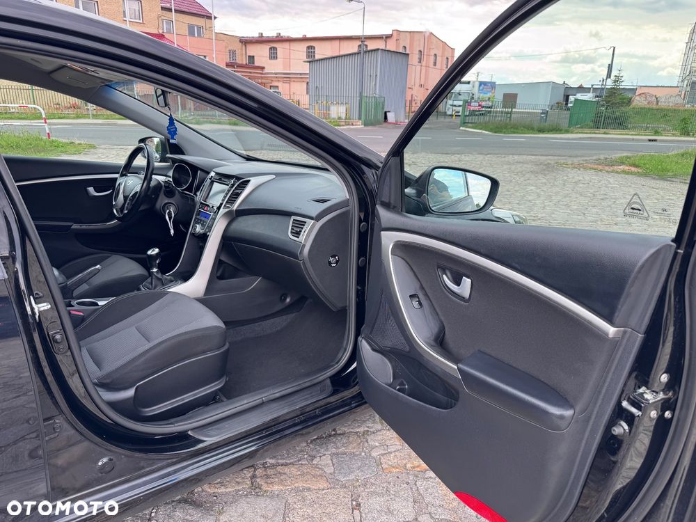 Hyundai i30 i30cw 1.6 CRDi Fifa World Cup Edition - 17