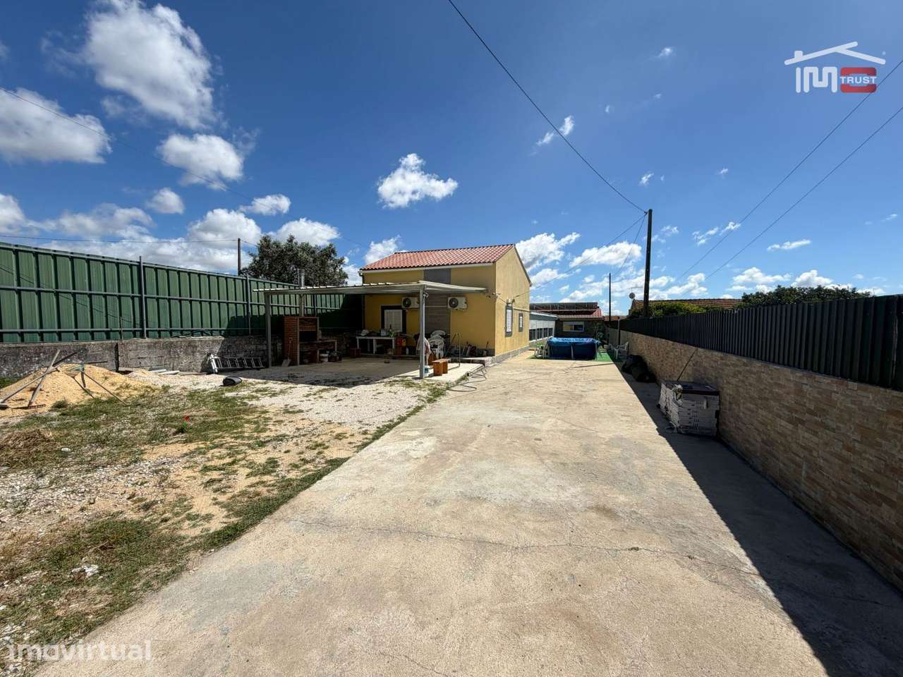 Moradia Isolada T3 + 2 em Palhais, Cozinha Equipada, Amplo Jardim, ... - Grande imagem: 2/36