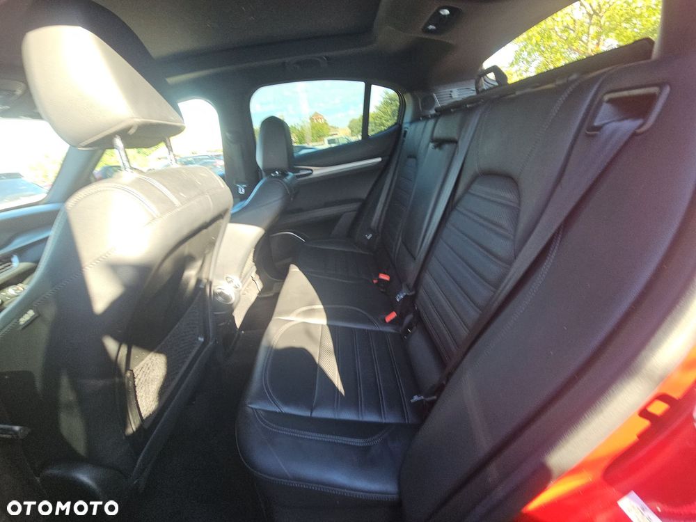 Alfa Romeo Stelvio 2.0 Turbo 16V AT8-Q4 Ti - 13