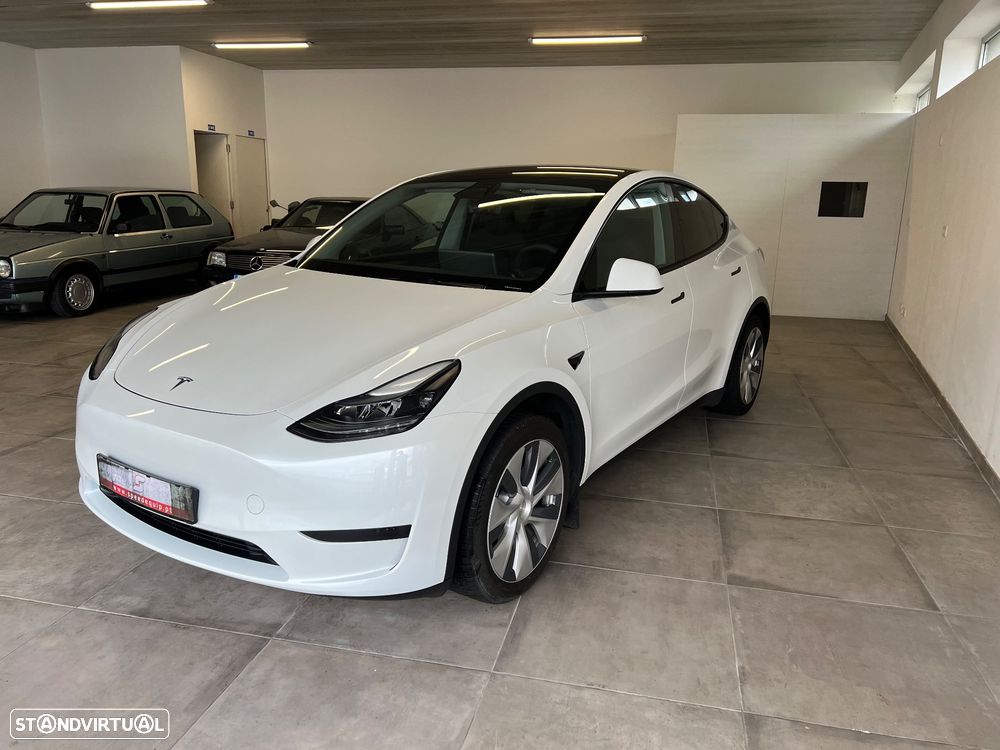Tesla Model Y Standard RWD - 12