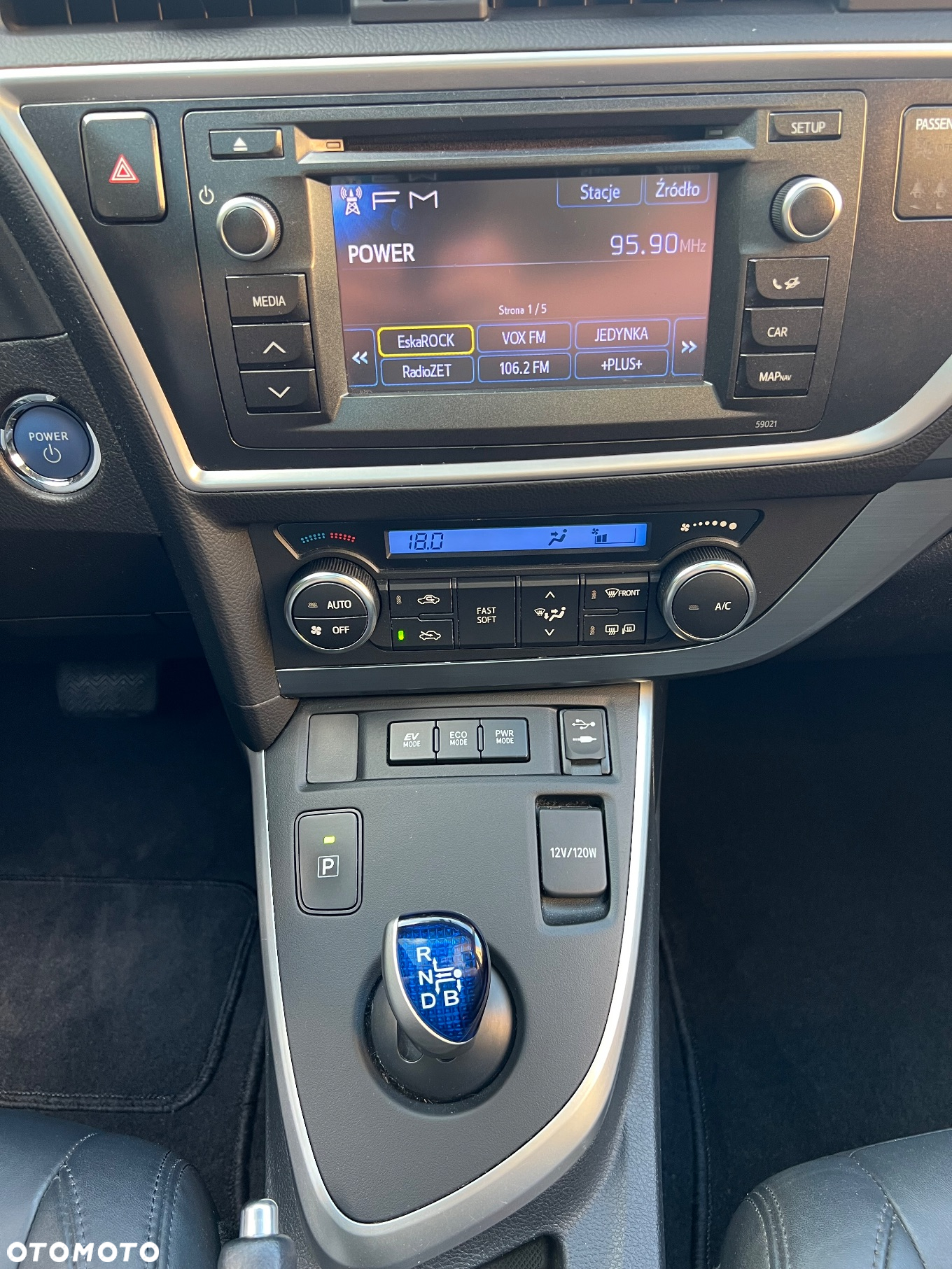 Toyota Auris 1.8 HSD Prestige - 31